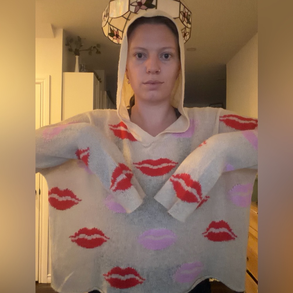 Wildfox Cream Hooded Sweater with Red and Pink Lip Motif - Picture 13 of 14